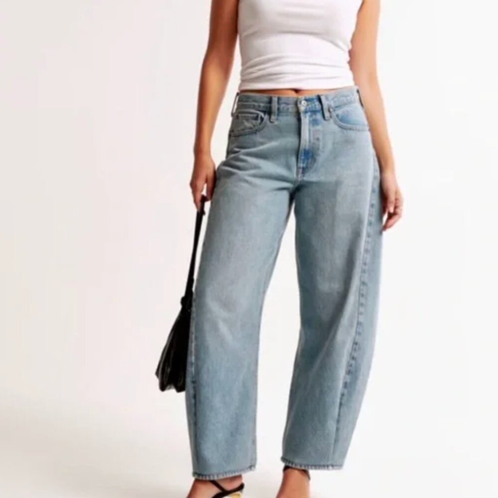 Curve Love Mid Rise Barrel Jean